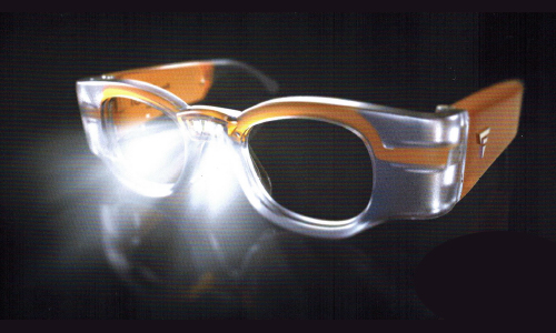 Location de lunettes prismatiques éclairantes 6D - locoptic.fr